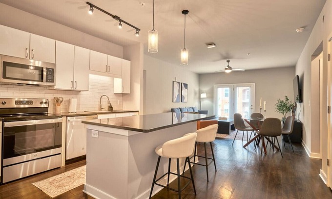 Clayton Apartamento | 3BD Sanctuary Stone`s Throw from DT Clayton