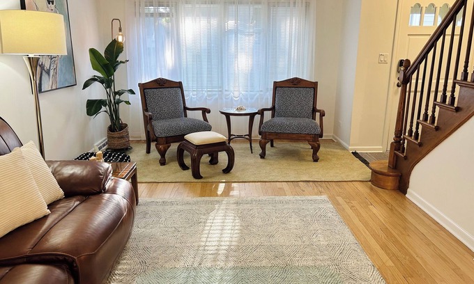 Lake Forest Casa | 3BD Townhome Downtown Lake Forest