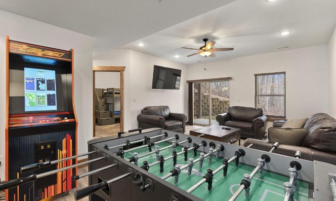 Indian Point Casa | 3BD Walk-In Near Silver Dollar City - Game Room - Pool - FREE TICKETS INCLUDED - RR-93B