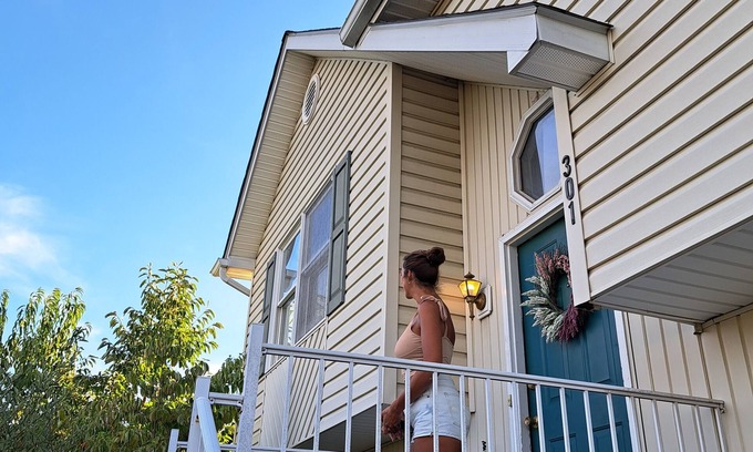 Stephens City Casa | 3BDR, 3 Full-Bath house in City, 2 living rooms [3,000 sq. ft.] - Pet Friendly!