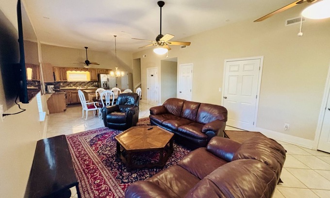 Lincoln Casa | “3bdrm Barn Apt” @ Sunset Pointe