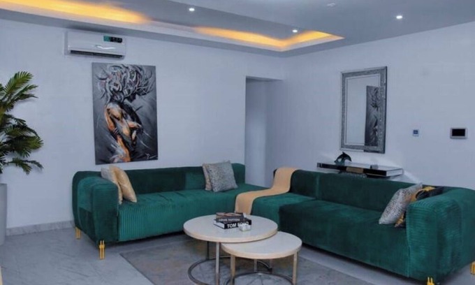 Ajah Casa | 3bed/24/7power/wi-fi/gym/close2Charterhouseschool