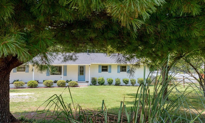 Cornelius Casa | 3Bed/2Bath home with new interior design, & backyard Oasis. Minutes to the lake!