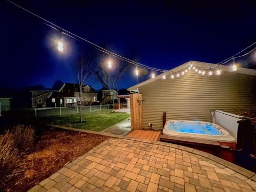 Cedar Falls Casa | 3Bed 2Bath Outdoor Oasis, Fenced Yard, HOT TUB!