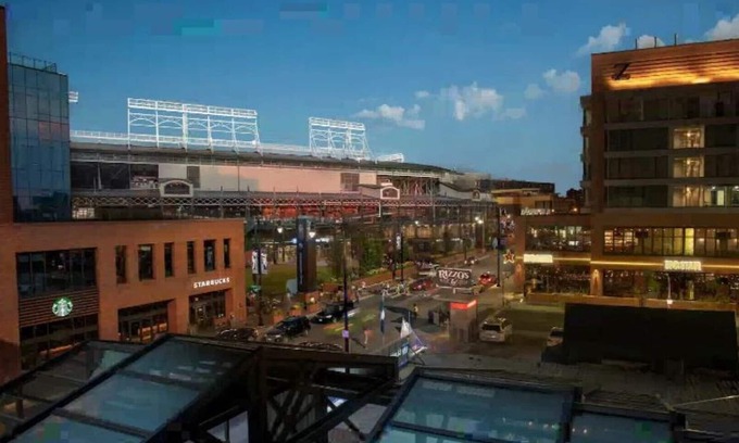 Wrigleyville Casa | 3Bed/2Bath Wrigley home w/view & party deck 443 ft from Wrigley Field - 3rd Fl