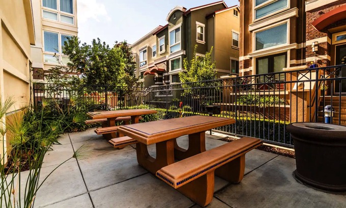 Dublin Casa | 3bed/bath luxury Town Home with garage & pool