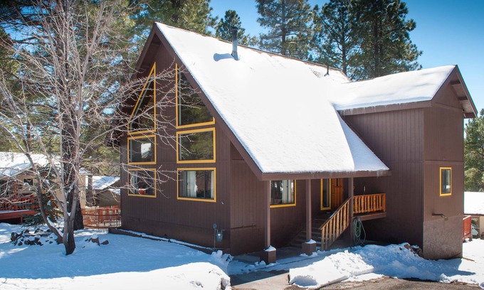 Kachina Village Cabina | Luxury Custom Nakai Chalet, AC, Jacuzzi Sale EV charger