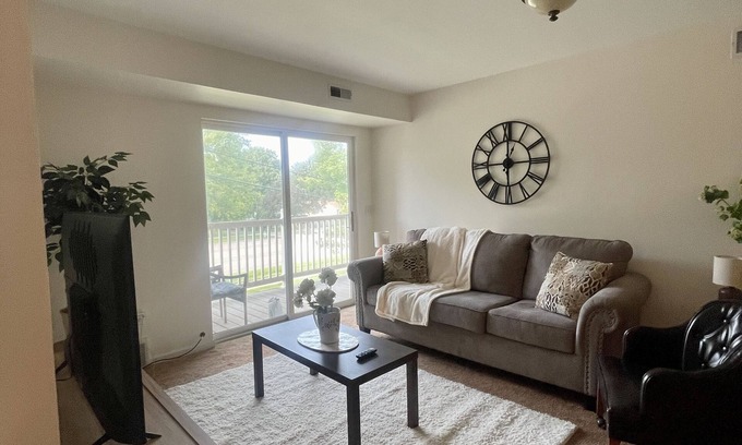 Pontiac Condominio | 3Bed Fully Furnished Long Term