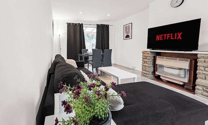 Abbey Wood Casa | 3bed House Abbey wood/Sleeps 8/Elizabeth Line/Free parking/pet friendly