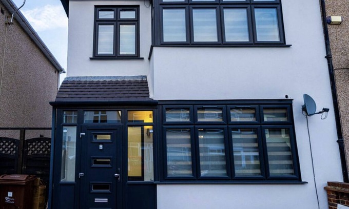 Heath Casa | 3bed rooms luxury home all rooms with Tv , sky America fridge ,