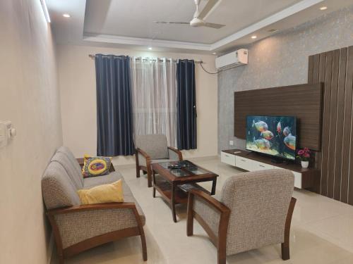 Agara Apartamento | 3BHK- View of Pool, Lake, Sunset With Maid on 6th floor only for Families