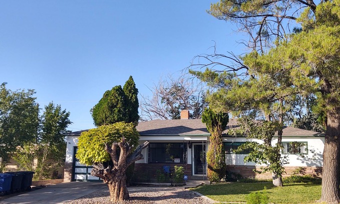 Northeast Heights Casa | 3BR, 1 & 3/4 BA, 1 Car Garage Newly Remodeled House in NEHT's