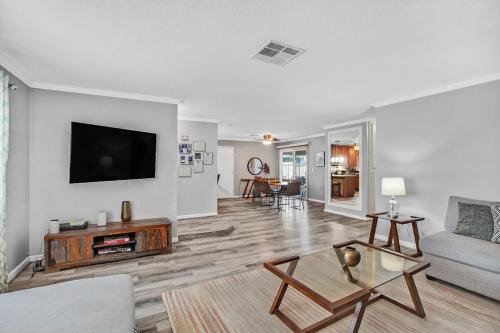 Highland Hills Casa | 3BR, 1 Story Home w Hot tub, Grill, Sleeps 6