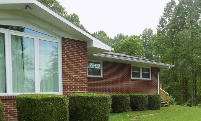 Haysi Cabina | 3BR/1BA Guest Suite - Private Entrance, Deck, Bedrooms, and Exclusive Bathroom
