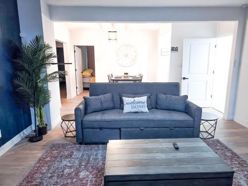 South Central Houston Casa | 3BR 1King 2Full 1Queen 1 Sofa Queen Beds DwnTwn Med Center