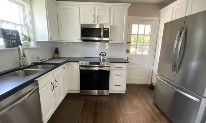 Buechel Casa | 3BR, 2 Bath, 30-Day - In the Heart of St. Matthews