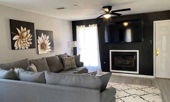 North Little Rock Casa | 3BR, 2Ba, 2 lvl, Simmons Arena 10 min, hospitals, park, golf course, baseball