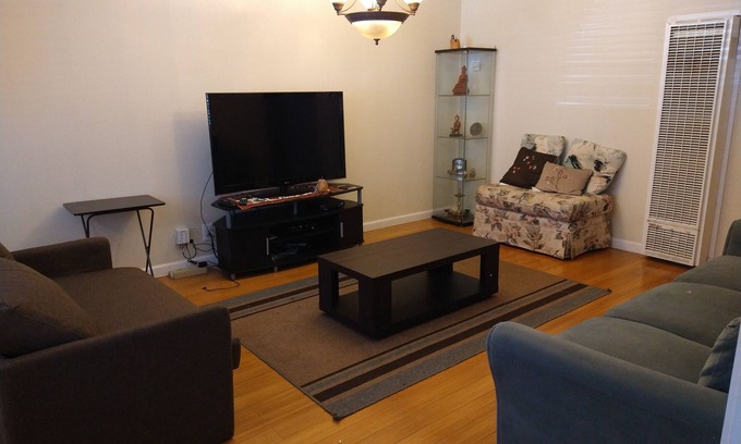 Lake Area Casa | 3BR 2BA + Bonus Living RM/ Drive or take bart to San Francisco