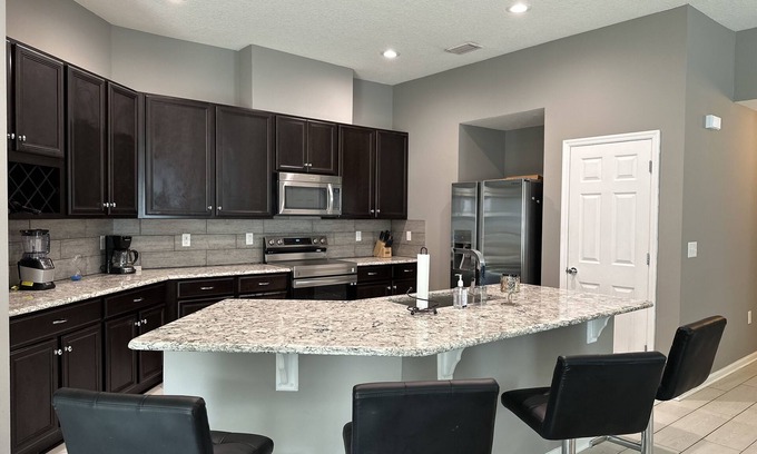 Sunbeam Casa | 3BR 2BA Central location