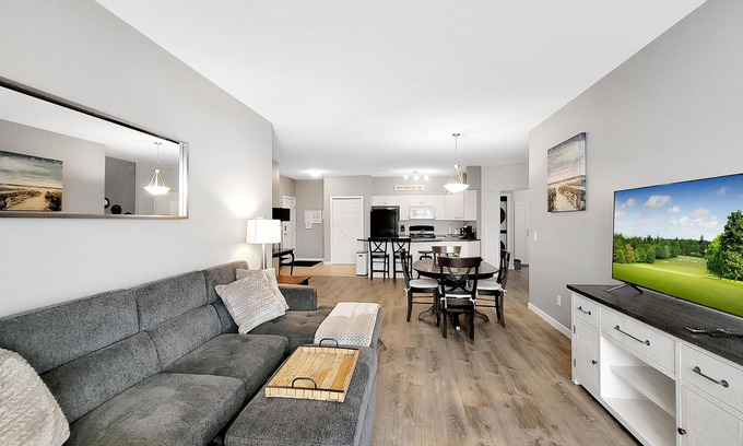 Quail Ridge Condominio | 3BR / 2BA - Family Friendly or Couples Traveling Together - Private Balcony