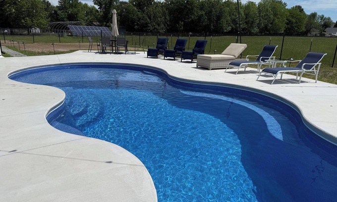 Joplin Casa | Brand New Guest Suit! 3BR, 2BA. Pool, Theatre Room, Hot Tub!