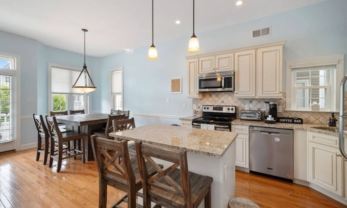 Gold Coast Casa | 3BR/2BA Modern Beach Home