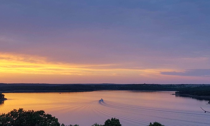 Skiatook Casa | 3BR / 2BA Skiatook Lake House - ¡La mejor vista sobre el lago!