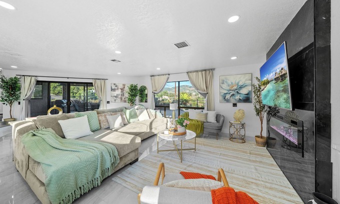 Jamul Casa | Mountain View, Jetted Tub, 2500 sqft, King Bed, Garage