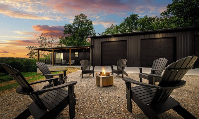 Vallonia Casa | 3BR/3BA Peaceful Retreat - Fire pit & Game room