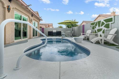Spring Valley Casa | 3BR - 3BA w Pool & BBQ -15 Mins to Strip & Airport