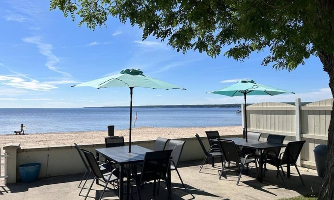 Sylvan Beach Casa | Unidad de 3 dormitorios en propiedad frente al mar