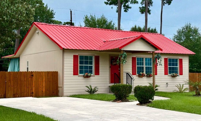 Magnolia Casa | Bohemian Cottage King Queen,Fast WiFi,RV Parking,Unity Park,Great for Long Stay!