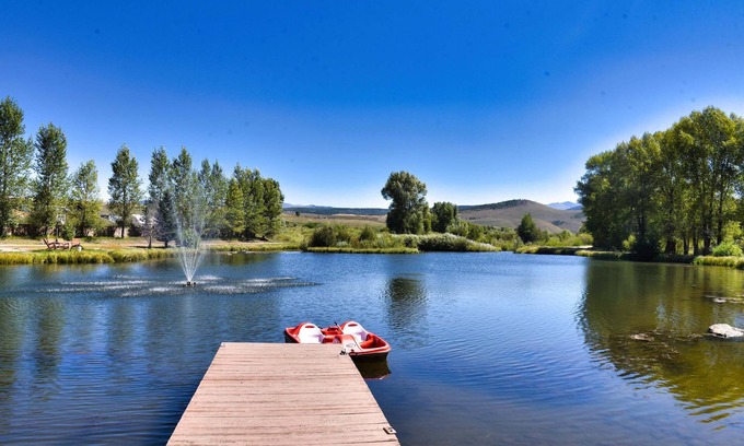 Granby Cabina | 3br cabin on Fraser River, Fish, Ski, Hike, Golf