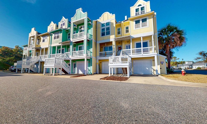 Bermuda Bay Casa | 3BR coastal retreat with pool, gym, W/D, & balcony