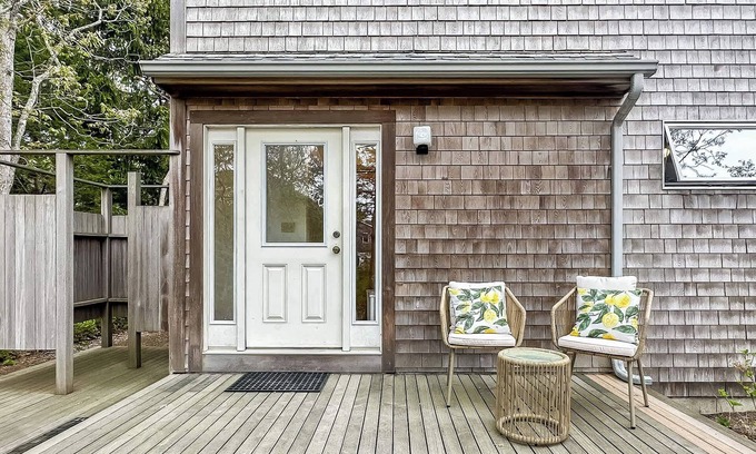 Katama Casa | 3BR Coastal Retreat in Quiet Edgartown Neighborhood