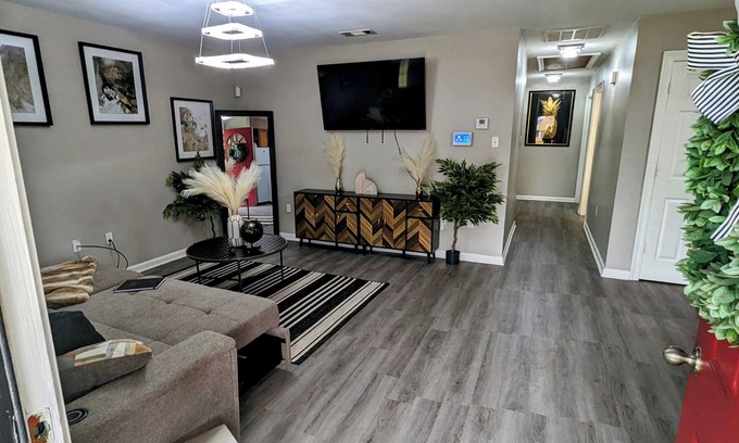 Mid City North Casa | 3BR Comfortable Green Haven nr Plants&Job Sites