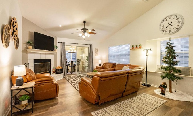 Table Rock Casa | 3BR Condo with Recliners - Central Location - Stairs Required - FREE TICKETS INCLUDED - FC39-2