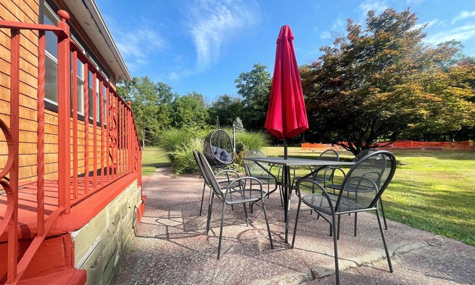 Ellenville Casa | 3BR Country House on 18 Acres - Hudson Valley/Catskills - King Beds