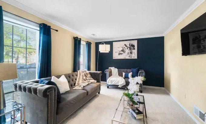 St. Charles Casa | 3BR Family Haven: Spacious Townhome | Free Parking