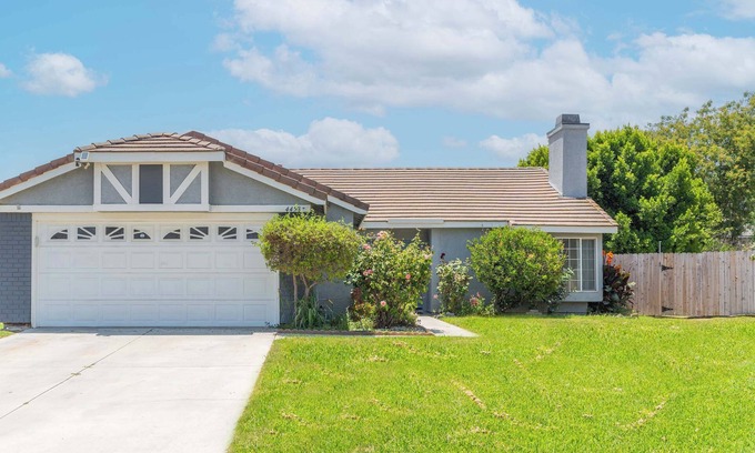 Riverside Casa | 3BR Family Home | Large Yard, Parking, Remodeled