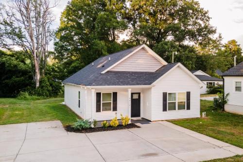 Paw Creek Casa | 3BR Getaway Hot Tub Games Family Fun