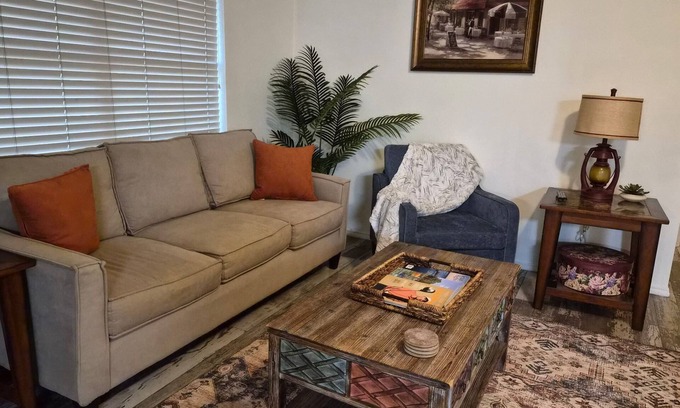 Southeast Arlington Casa | 3BR Home - Near AT&T Stadium, Globe Life Field, Six Flags & Downtown Arlington