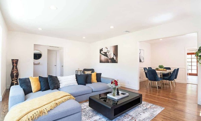 Valley Glen Casa | 3BR Home Near Universal Studios
