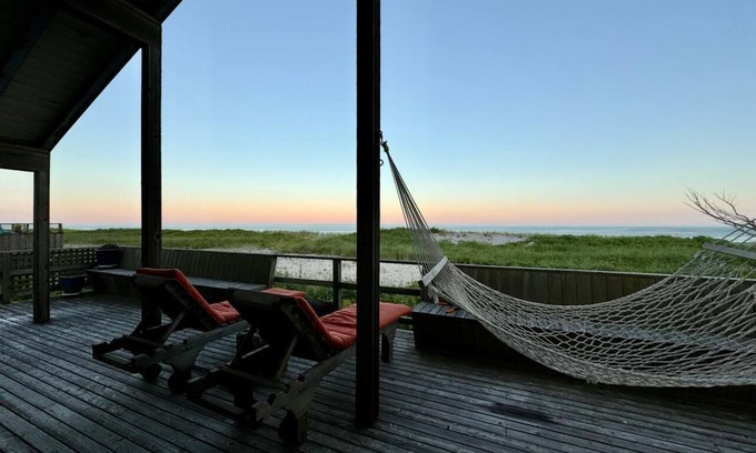 Water Island Casa | Casa 3BR con vista directa al mar en Water Island, Fire Island!