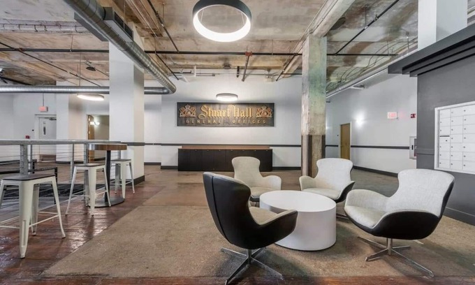 Crossroads Arts District Apartamento | 3BR Luxury Historic Loft with Gym by Envitae