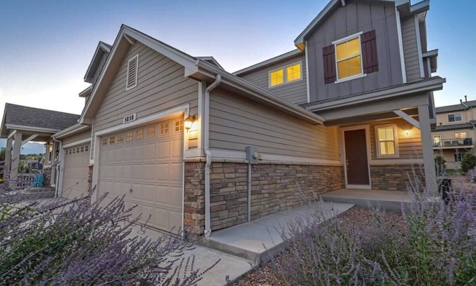 Rockrimmon Casa | 3BR Luxury Townhome w/AC in Central Location