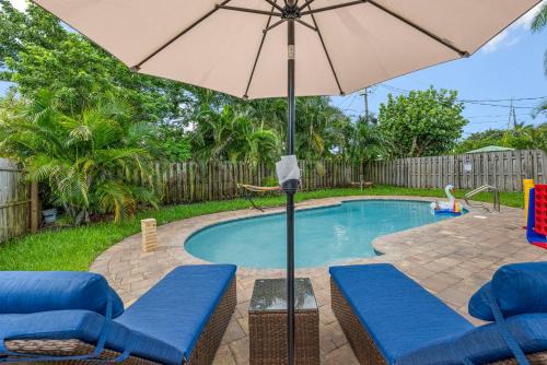 North Andrews Gardens Casa | 3BR Mini Oasis - Pool, Game Lounge and Near Beaches