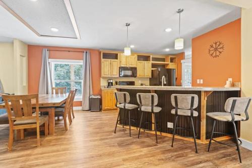 Blue River Casa | 3BR Modern Mountain Home with Hot Tub