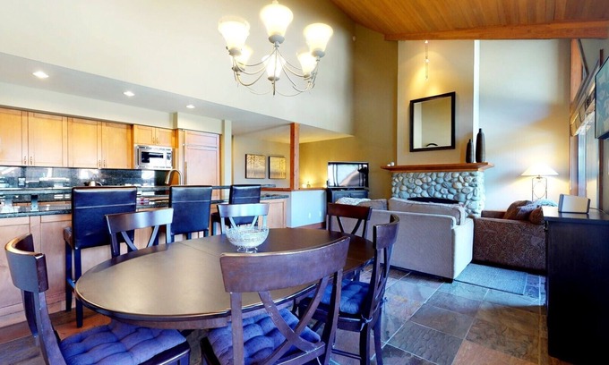 Village North Casa | 3BR | Montbello | King Bed w/ Ensuite | Private Hot Tub | Cooling System Throughout | Private Deck