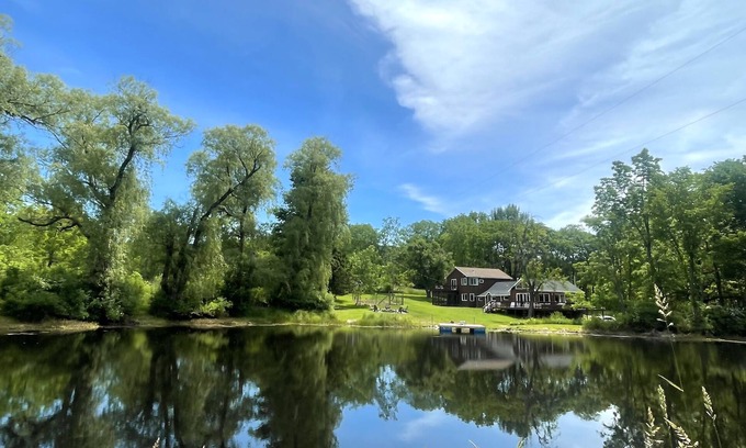 Tyler Hill Casa | 3BR Nature Escape w/ private swimming / fishing pond, spring fed
